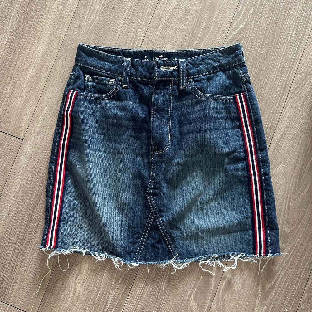 Hollister Size 0 Denim Skirt Raw Hem Side Stripe Detail | Send Me an Offer